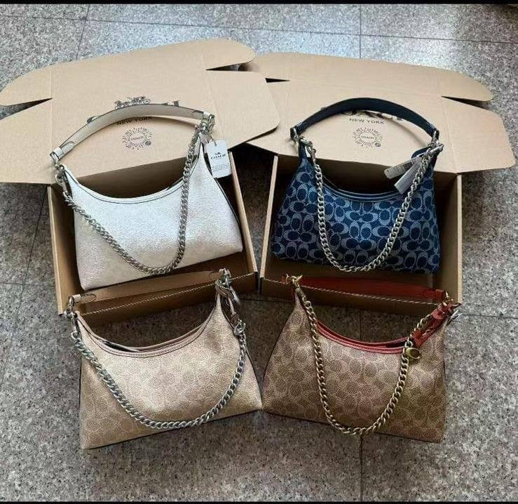 Coach-Juliet 25 Shoulder Bag
Master quality
25cm 
with box
🎁🎁🎁
180 dhs🇦🇪
Zain95
♥️♥️♥️