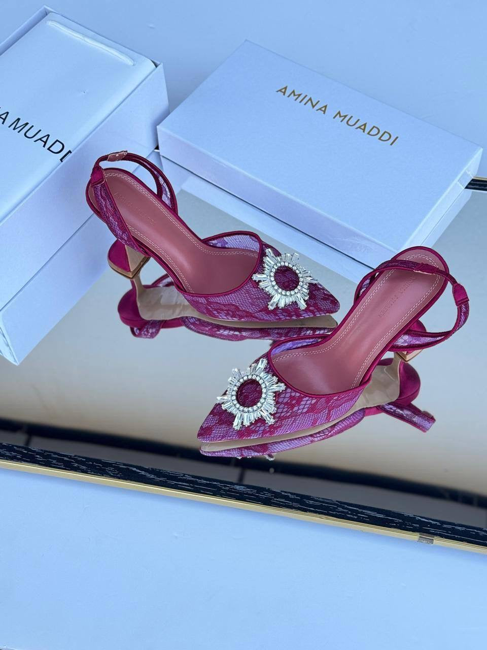 Chanel 
Amina HUADDI 7cm
120 dhs🇦🇪
Size 36-37-38-39-40-41
Zain21
♥️♥️♥️