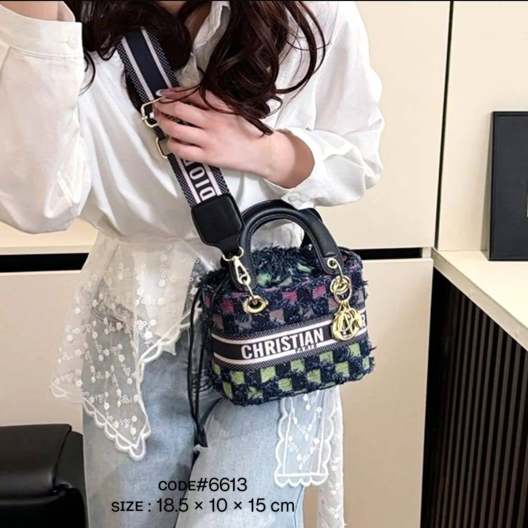 CHRISTIAN LADY DIOR
ᴅᴇɴɪᴍ ᴊᴇᴀɴ's ᴄʀᴏssʙᴀɢ
sɪᴢᴇ :18.5 cm
75 dhs🇦🇪
Zain31
♥️♥️♥️