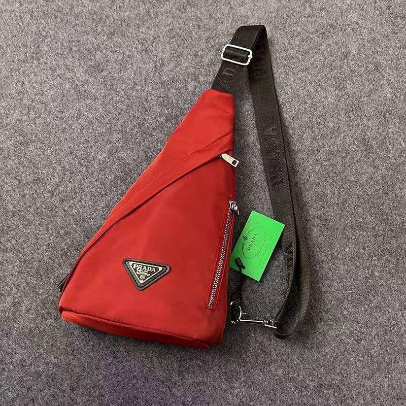 Prada
36*22* 7 cm
50 dhs🇦🇪
Zain17
♥️♥️♥️