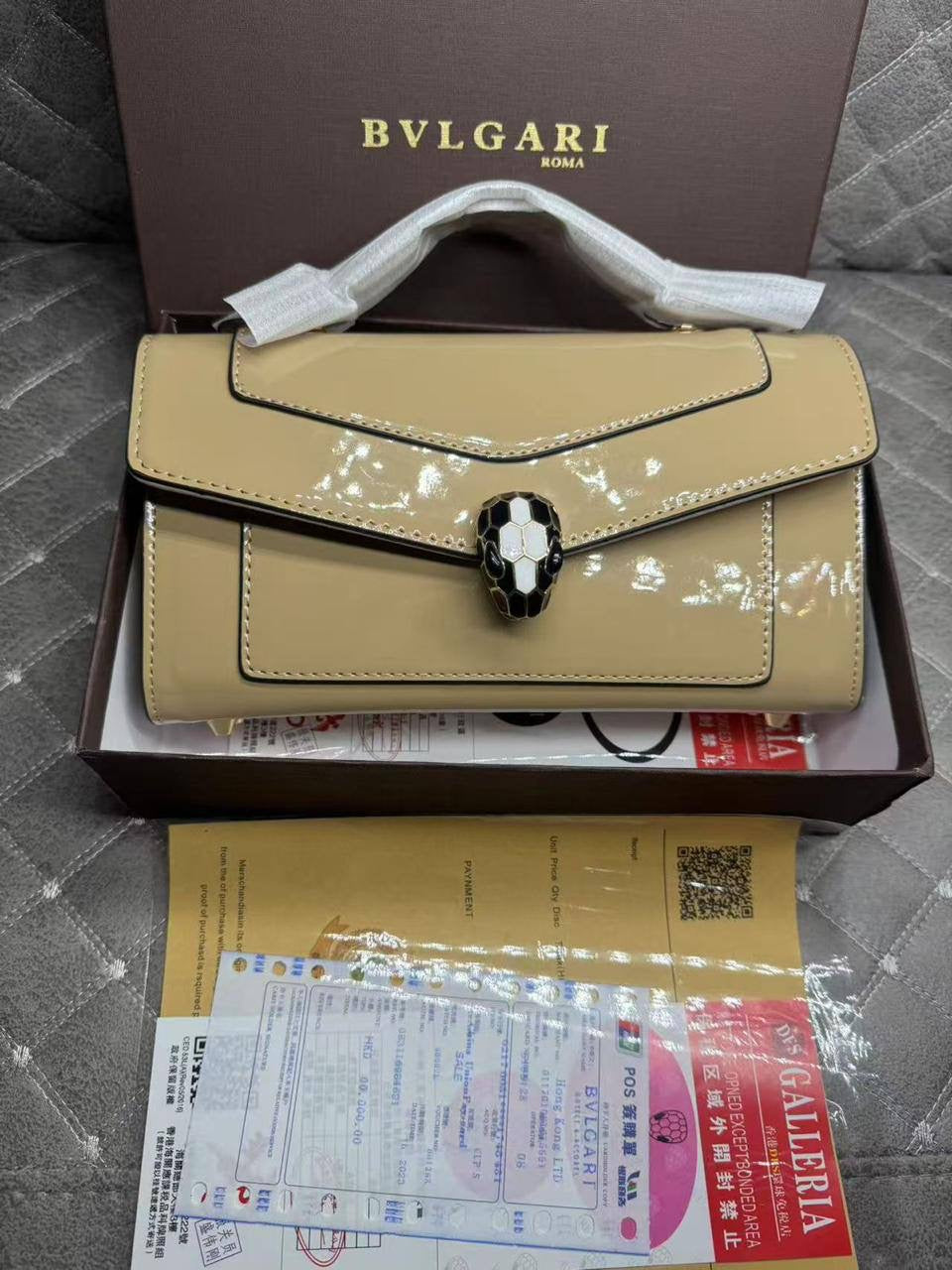 Bvlgari Forever
Size : 23 * 14 cm
90 dhs🇦🇪
with box
🎁🎁🎁
Zain115
♥️♥️♥️