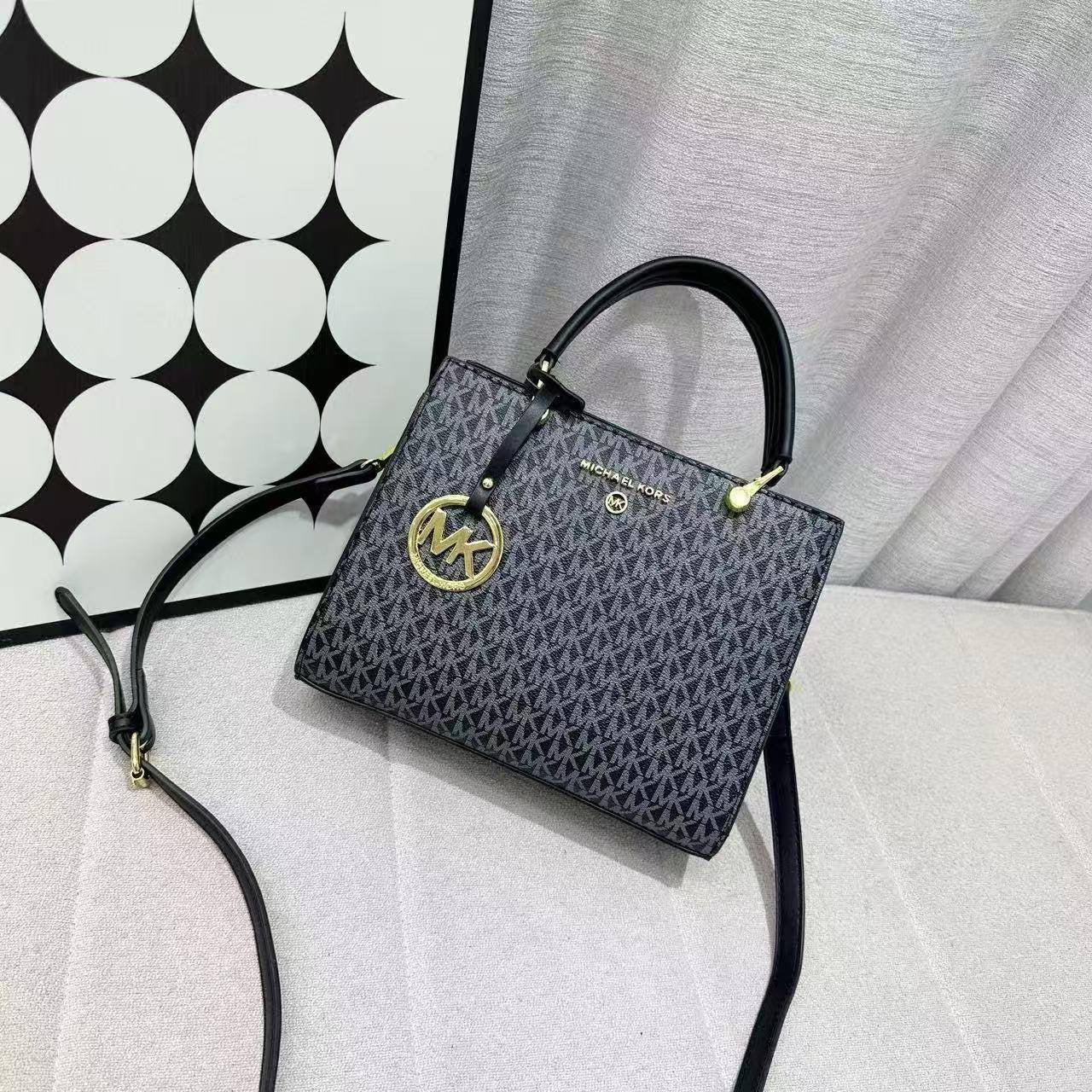 MK
90 dhs🇦🇪
Good quality 
Zain35
♥️♥️♥️