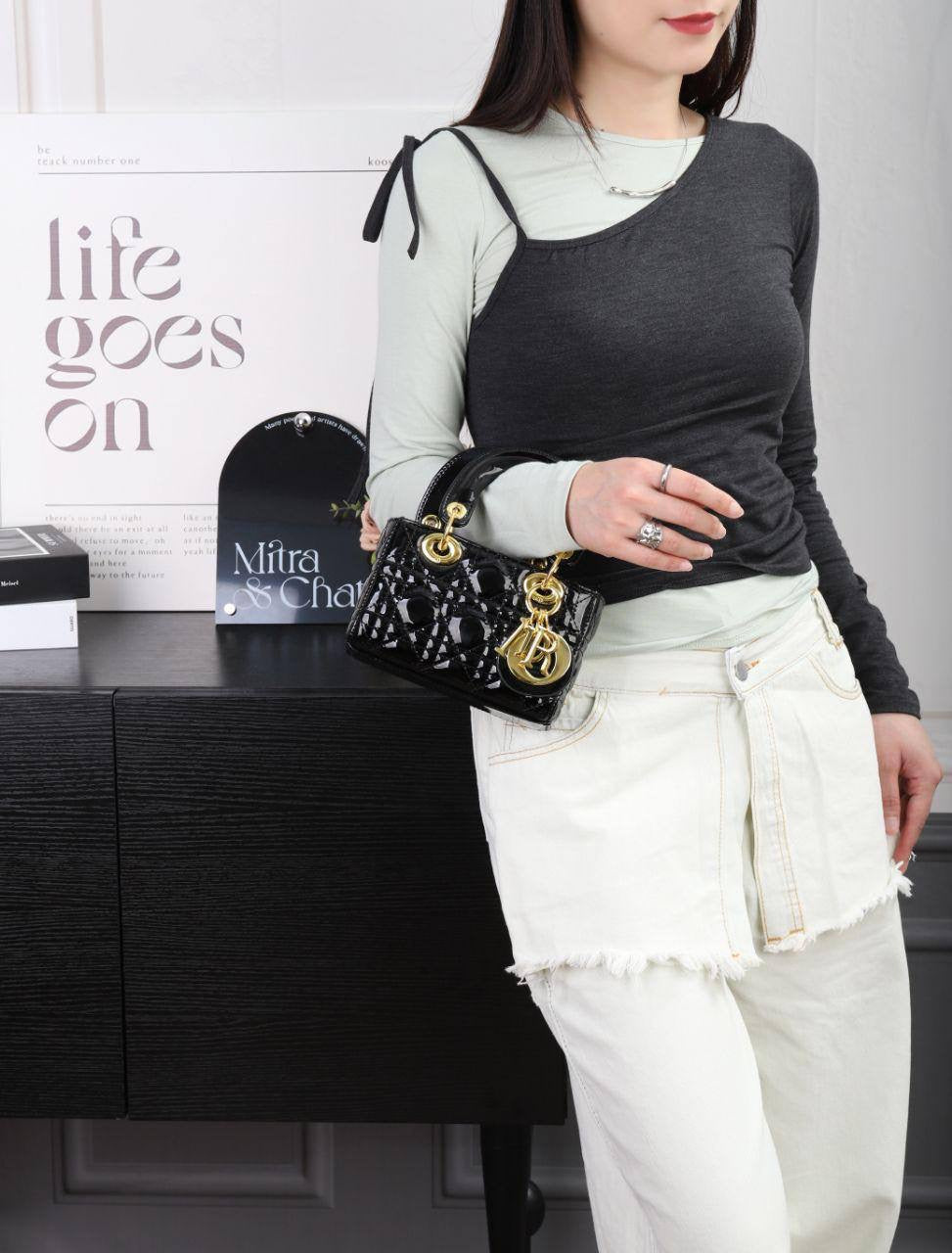 Dior Joy
Size : 18 * 11 * 7 cm
100 dhs🇦🇪
with box🎁
Zain115
♥️♥️♥️