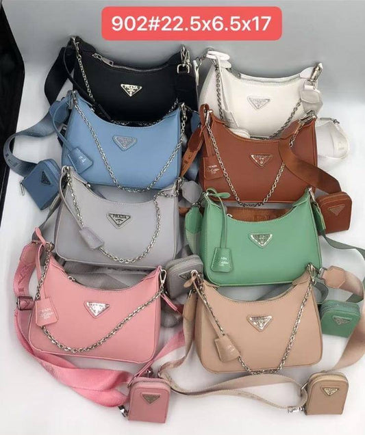 PRADA  Crossbody Bag
High quality
22.5cm × 6. 5cm × 17cm
with box 
🎁🎁🎁
115 dhs🇦🇪
Zain95
♥️♥️♥️