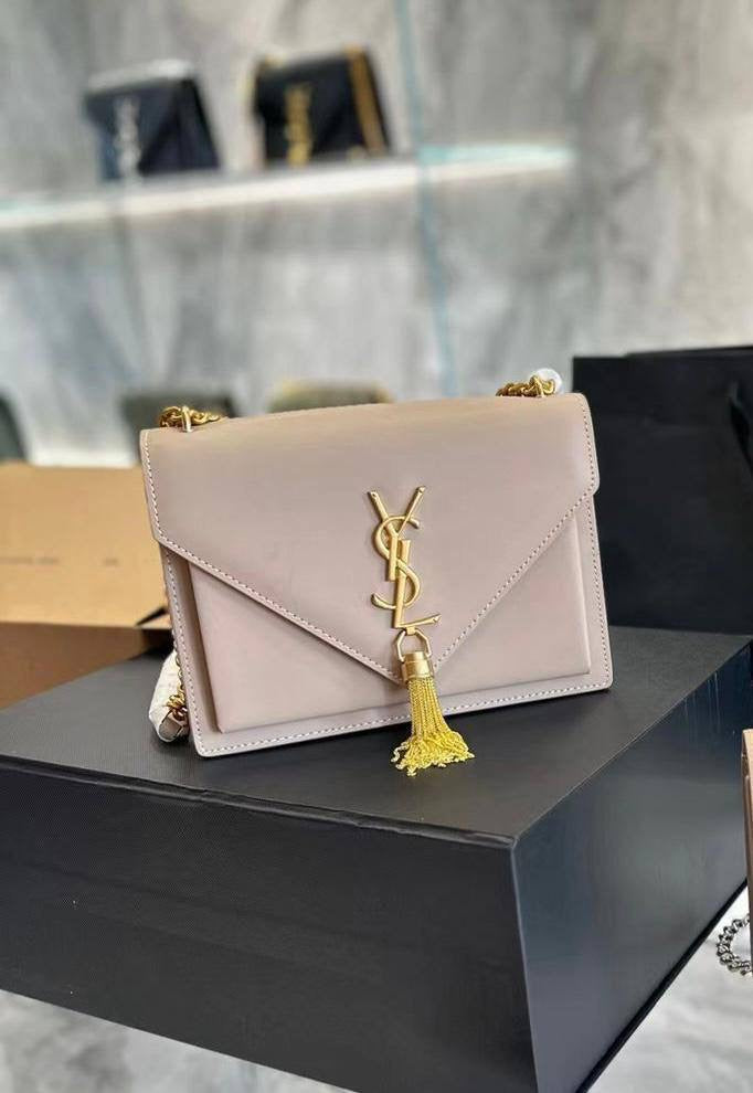 🎉 Offer 🎊  YSL Sunset 
Size : 22 * 16 cm
70 dhs🇦🇪
with box 🎁
Zain115
♥️♥️♥️