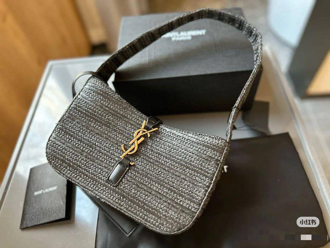🎉 Offer 🎊  YSL hobo
Size :  24 * 13 cm
70 dhs🇦🇪
with box🎁
Zain115
♥️♥️♥️