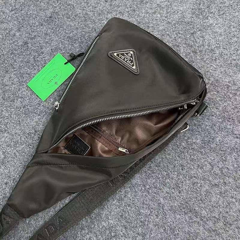 Prada
36*22* 7 cm
50 dhs🇦🇪
Zain17
♥️♥️♥️