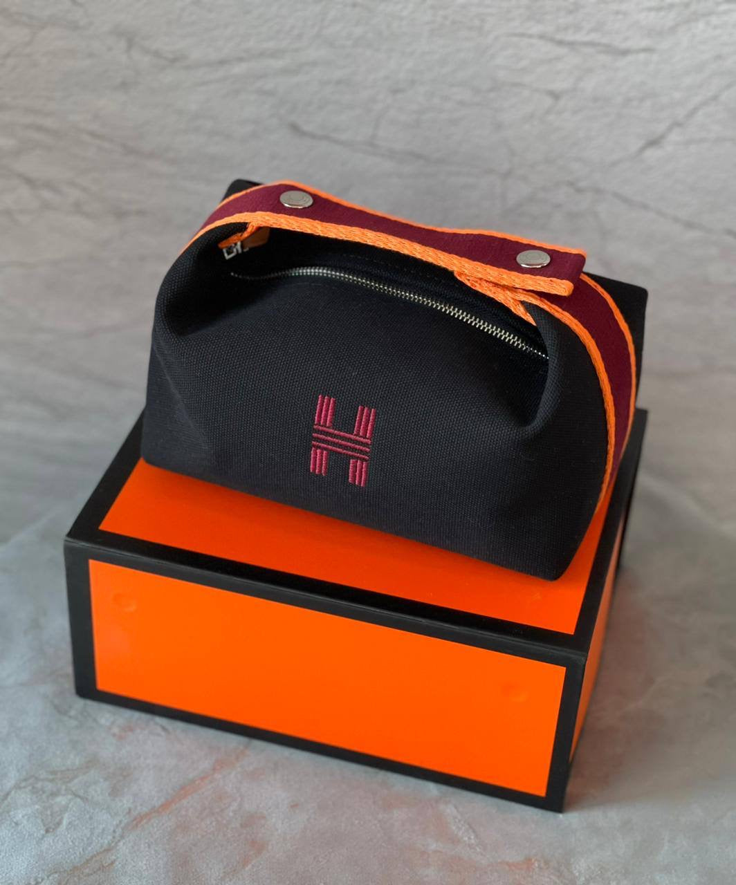 HERMES                                                               Bride à brac clutch bag                                     Master quality         
350 dhs🇦🇪
Zain179
♥️♥️♥️