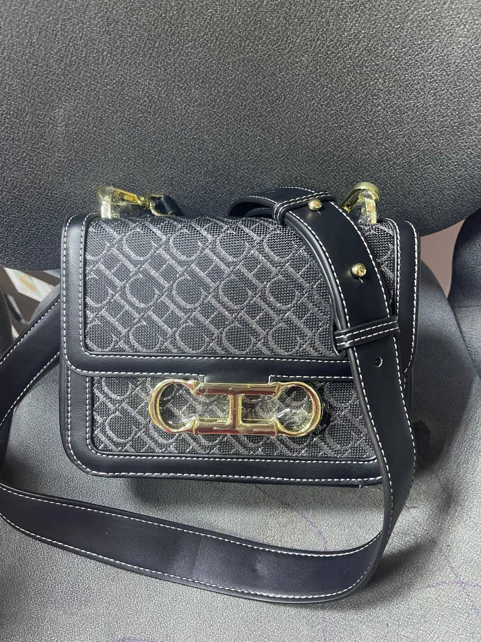 CH CH
High Quality 
with box 
🎁🎁🎁
95 dhs🇦🇪
Zan50
♥️♥️♥️