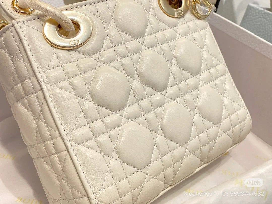 DIOR
SUPER MASTER QUALITY🫶
WITH FULL PACKAGING 🎁
17CM
For Price 👇 WTSP Text Zain 0568585901
Zain255
♥️♥️♥️