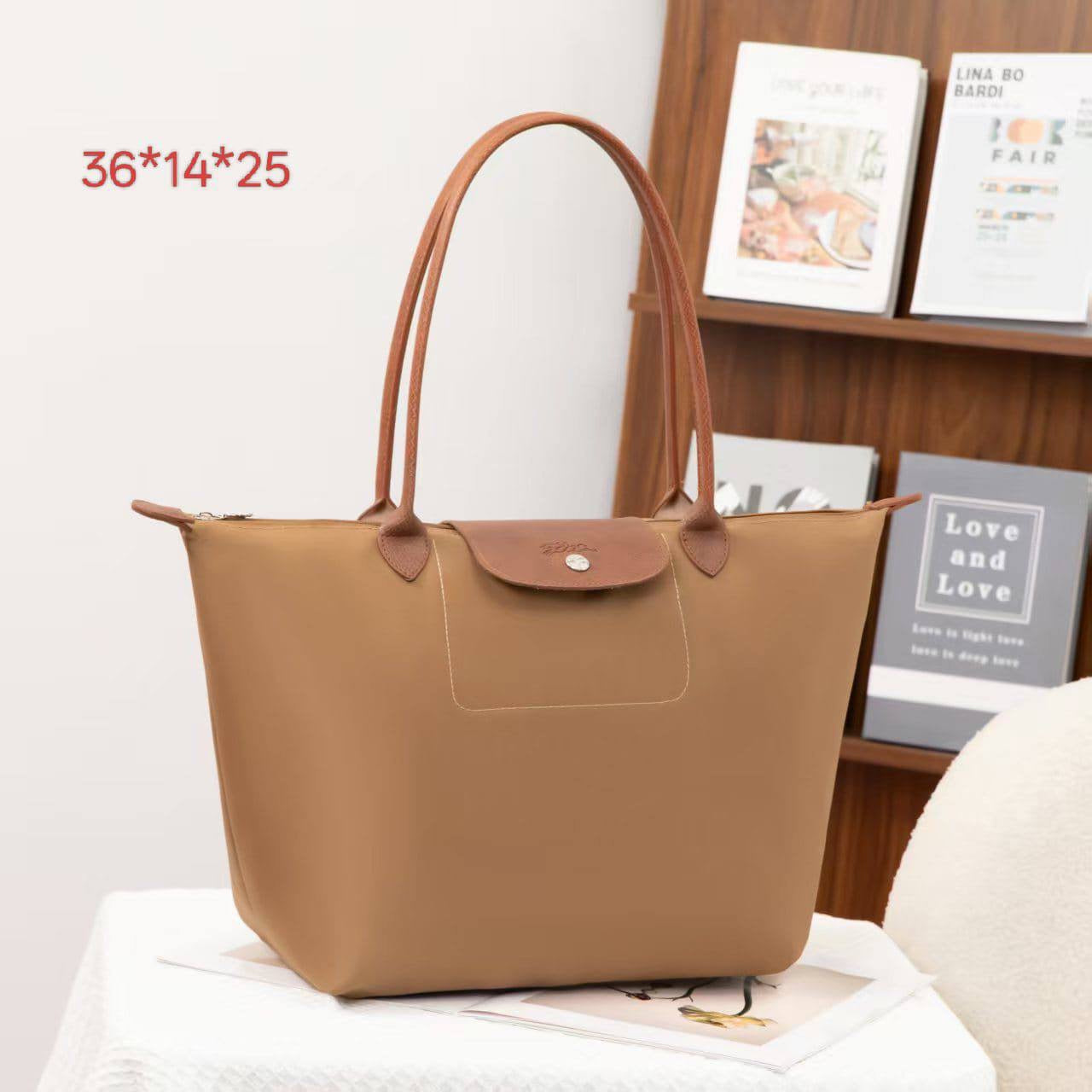 LONGCHAMP 
 hand bag
size: 36*14*25 
45 dhs🇦🇪
Zain40
♥️♥️♥️