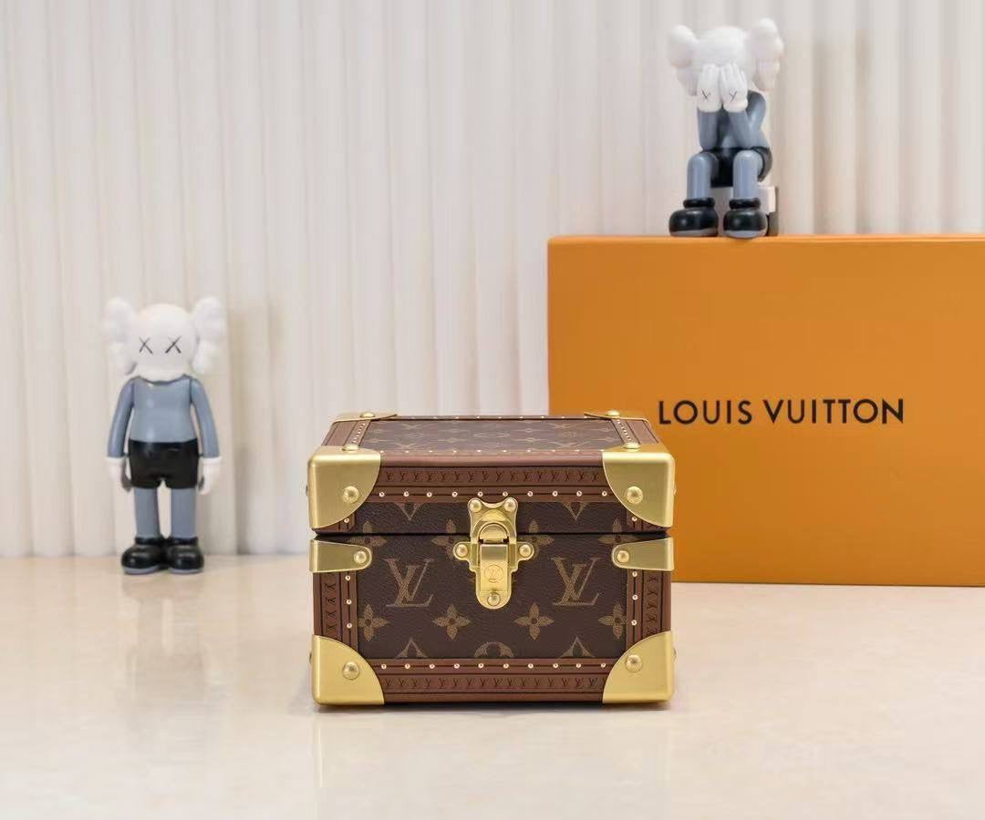 LOUIS VUITTON ✨💕✨
New collection ✨✨✨
SuperMaster Quality 🔥🔥
Available Now ❤️❤️❤️
For Price 👇 WTSP Text Zain 0568585901
Zain252
♥️♥️♥️