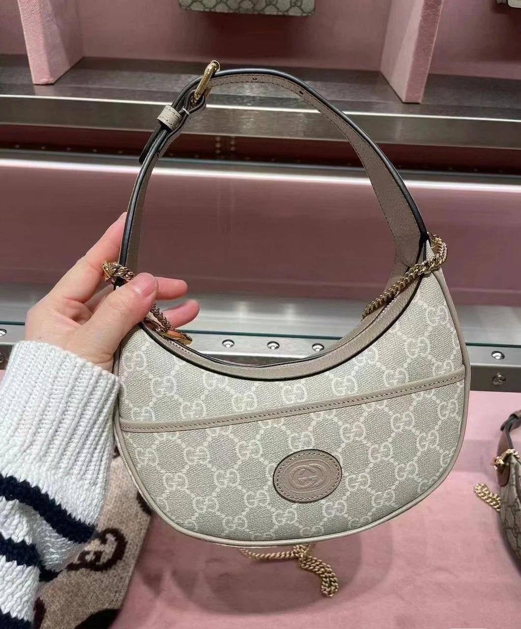 🎉 Offer 🎊 Guess / YSL / Celine / Tory Buch
Size: 27 ~ 20.5  cm
70 dhs🇦🇪
with box🎁
Zain115
♥️♥️♥️