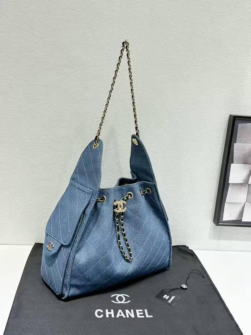 Chanel 
120 dhs🇦🇪
size 28×13×35cm
Zain213
♥️♥️♥️