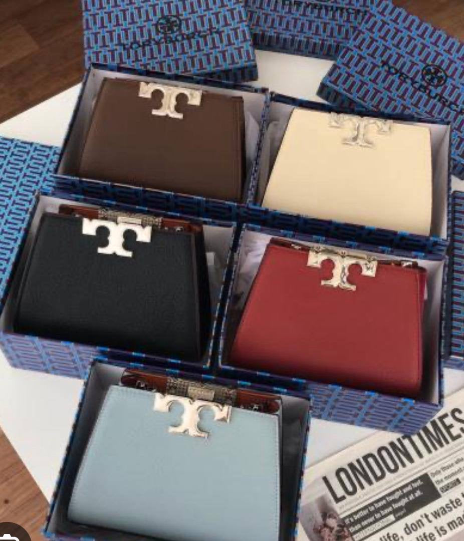 Tory Burch
95 dhs🇦🇪
size:22cm
Good quality 
with box
🎁🎁🎁
Zain35
♥️♥️♥️