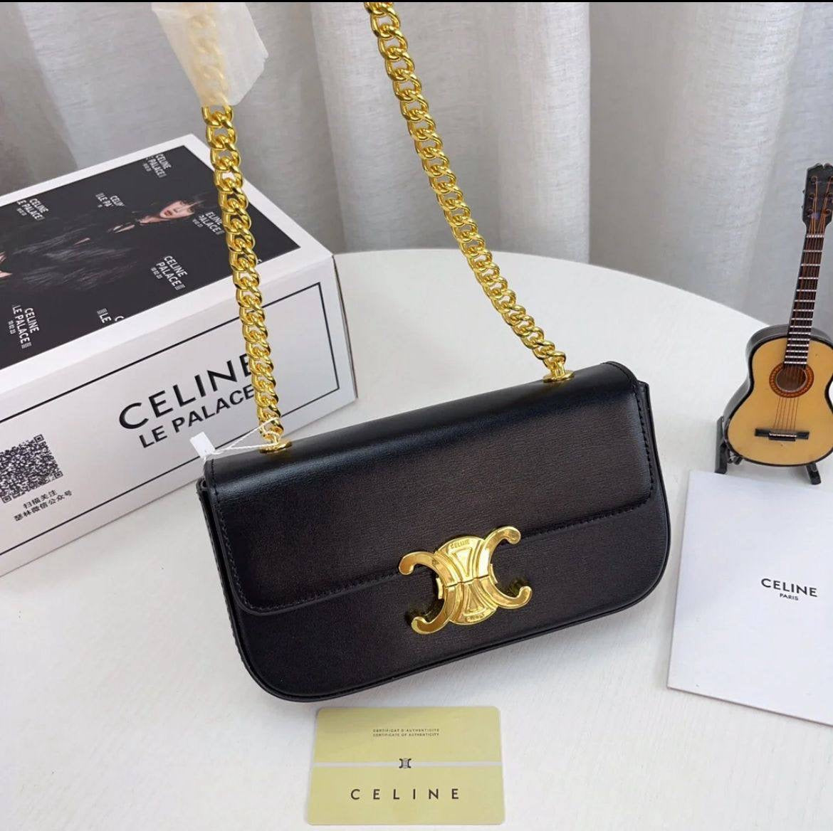 Celine
90 dhs🇦🇪
Good quality
 with box
🎁🎁🎁
Zain35
♥️♥️♥️