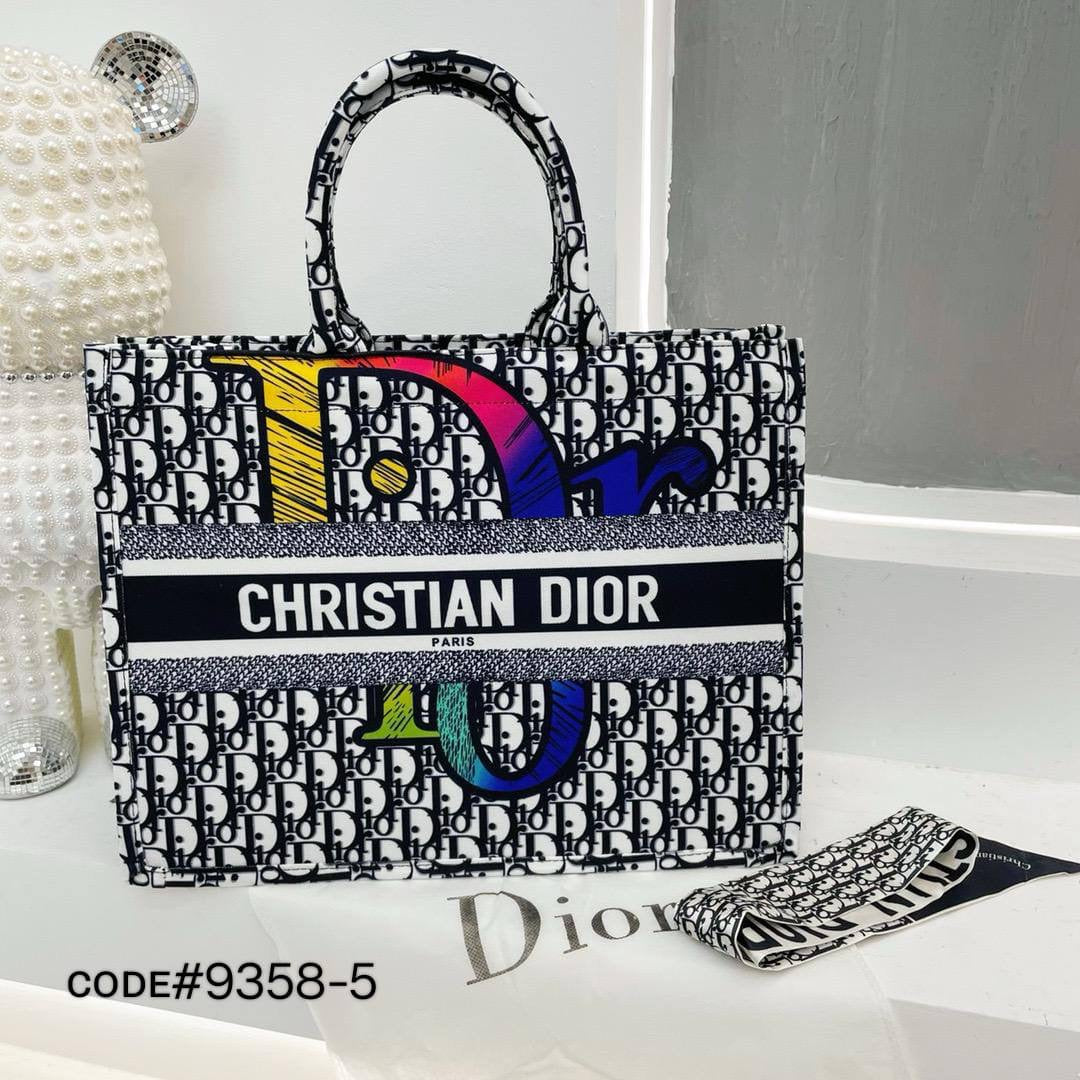 Dior
ʜᴀɴᴅᴄᴀʀʀʏ ʙᴏᴏᴋᴛᴏᴛᴇ
  •ᴢɪᴘᴘᴇʀ ᴛʏᴘᴇ
  •ᴄᴀɴᴠᴀss ᴍᴀᴛᴇʀɪᴀʟ
sɪᴢᴇ : 41 cm
70 dhs🇦🇪
Zain31
♥️♥️♥️