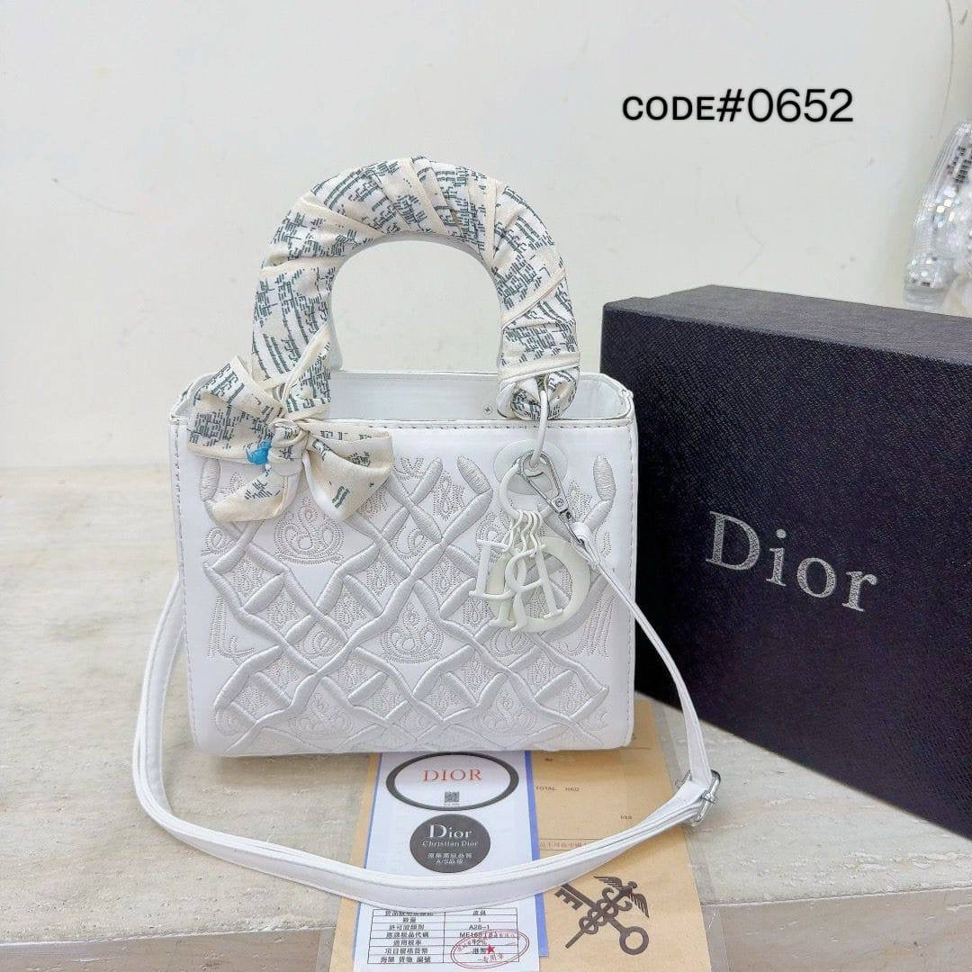 Dior
ᴇᴍʙʀᴏɪᴅᴇᴅ ᴅᴇsɪɢɴ
sɪʟᴠᴇʀ ʜᴀʀᴅᴡᴀʀᴇ
ᴡɪᴛʜ ʟᴏɴɢ ʙᴇʟᴛ sᴛʀᴀᴘ
sɪᴢᴇ :20 cm
ᴡɪᴛʜ BOX
🎁🎁🎁
75 dhs🇦🇪
Zain31
♥️♥️♥️