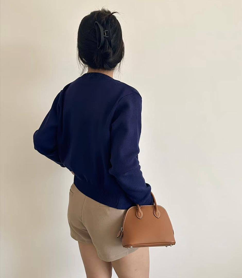 Hermes 
small 
95 dhs🇦🇪
size 18×18×9×14cm
big
105 dhs🇦🇪
size 26×9×19cm
with box🎁
Zain42
♥️♥️♥️