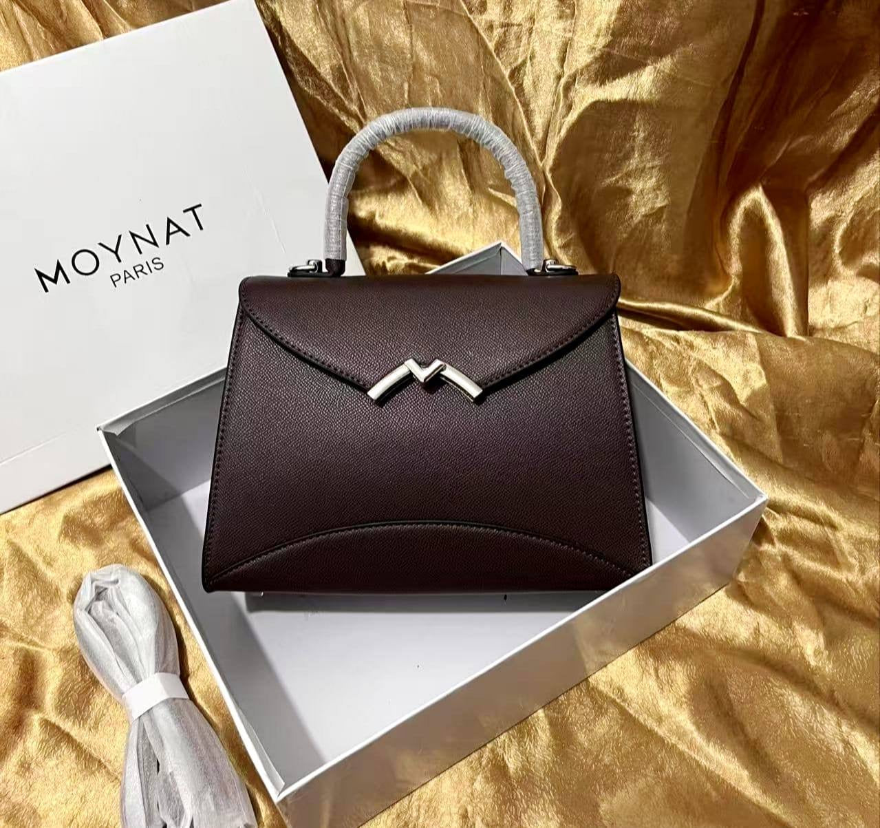 MOYNAT Paris
110 dhs🇦🇪
with box
🎁🎁🎁
size 25cm
Zain26
♥️♥️♥️