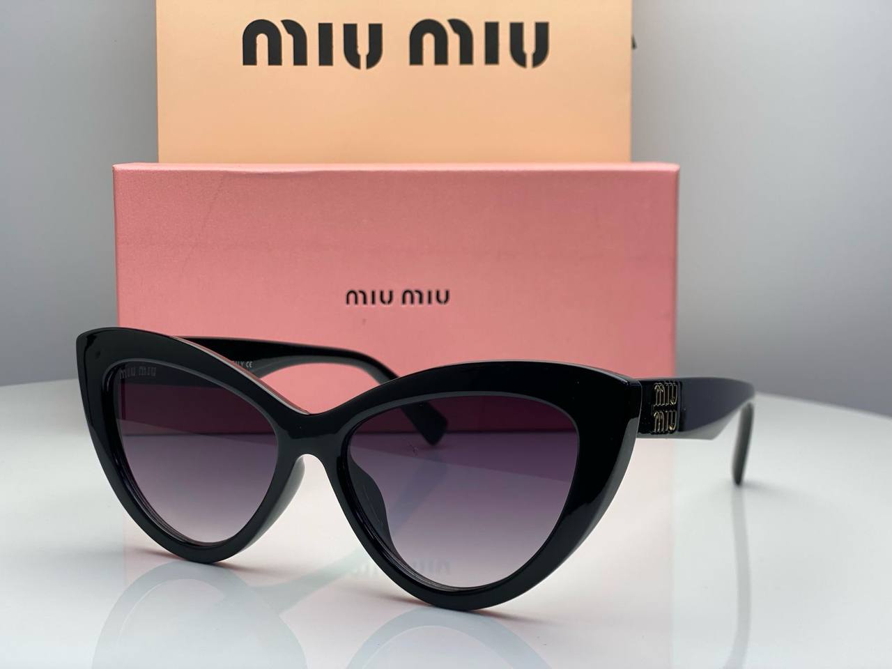 MIU MIU Sunglasses