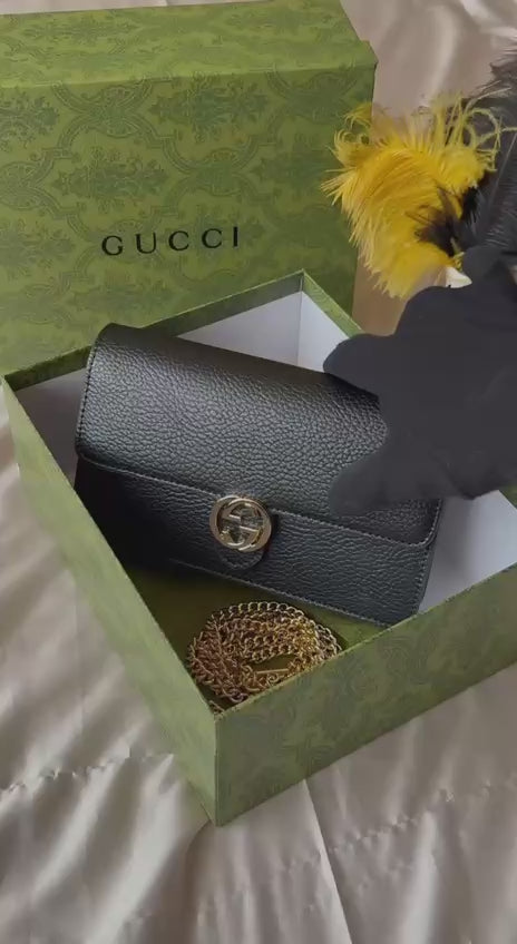 GUCCI
20cm
310 dhs🇦🇪
Top quality 
With box🎁
Zain167
♥️♥️♥️