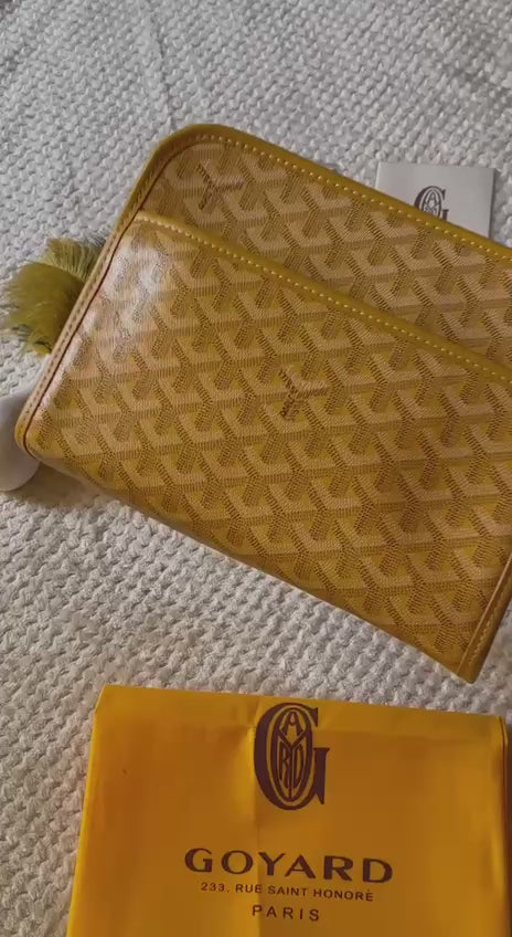 GOYARD
25cm
330 dhs🇦🇪
Top quality
Zain167
♥️♥️♥️