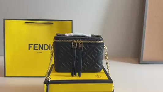 FENDI 
good quality
WITH BOX 
🎁🎁🎁
90 dhs🇦🇪
Zain39
♥️♥️♥️