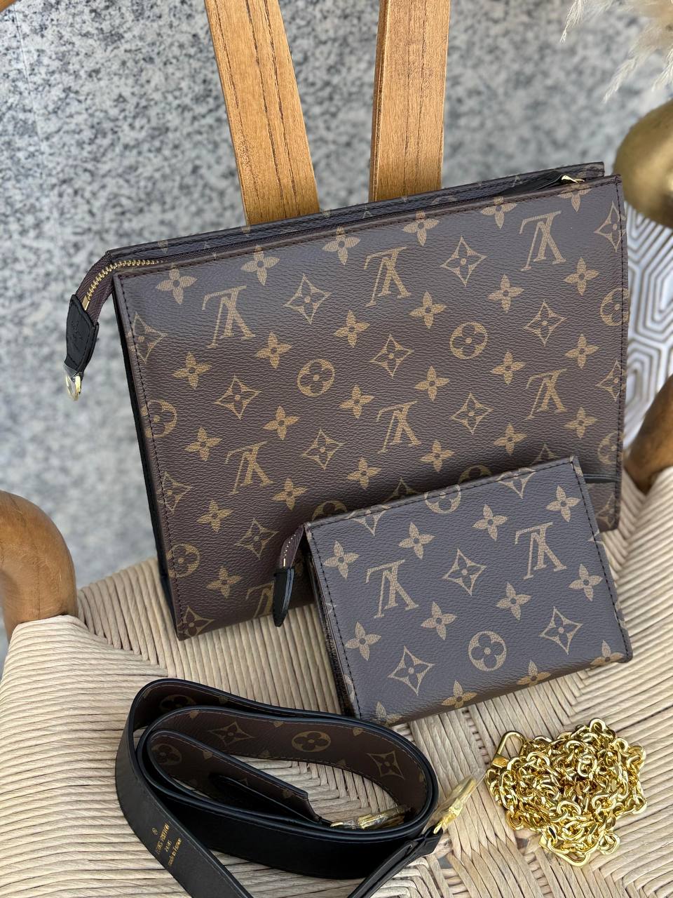 LV
15_25cm
280 dhs🇦🇪🇦🇪
Top quality
With box🎁
Zain167
♥️♥️