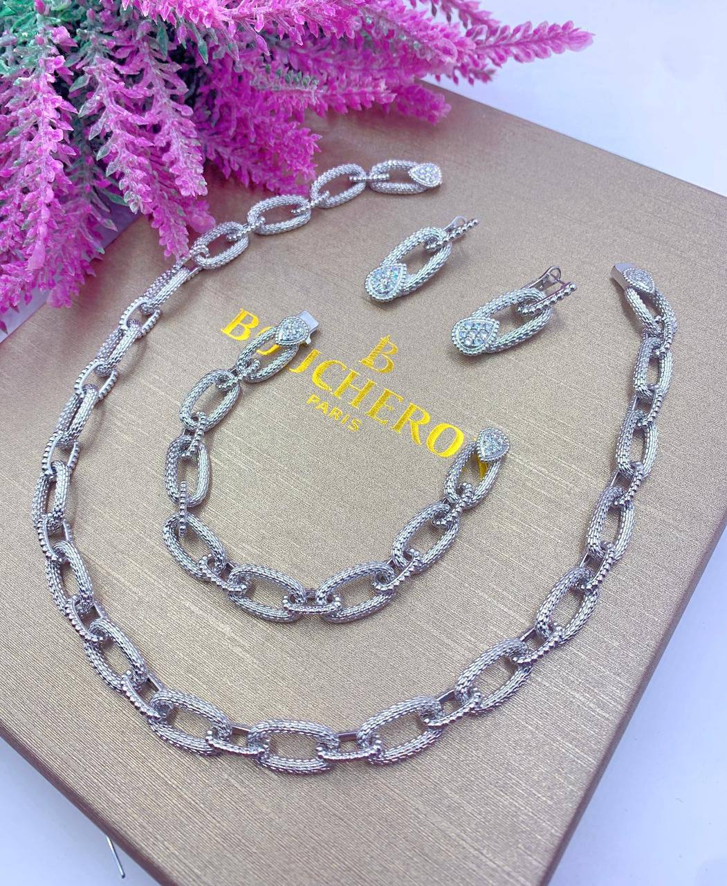 BOUCHRON SET
Master 💫✨
NECKLACE BRACELET EARRINGS
250 DHS✅
WITH GOOD BOX AND PAPER BAG🎁🛍️
Zain89
♥️♥️♥️