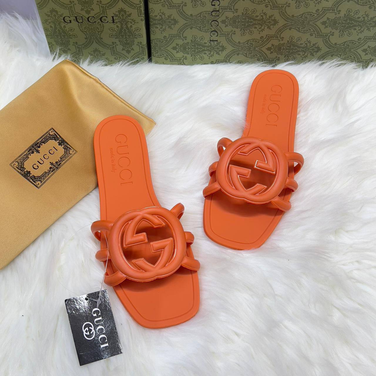 GUCCI
120 dhs❣️
Size 36-41 available
Zain88
♥️♥️♥️