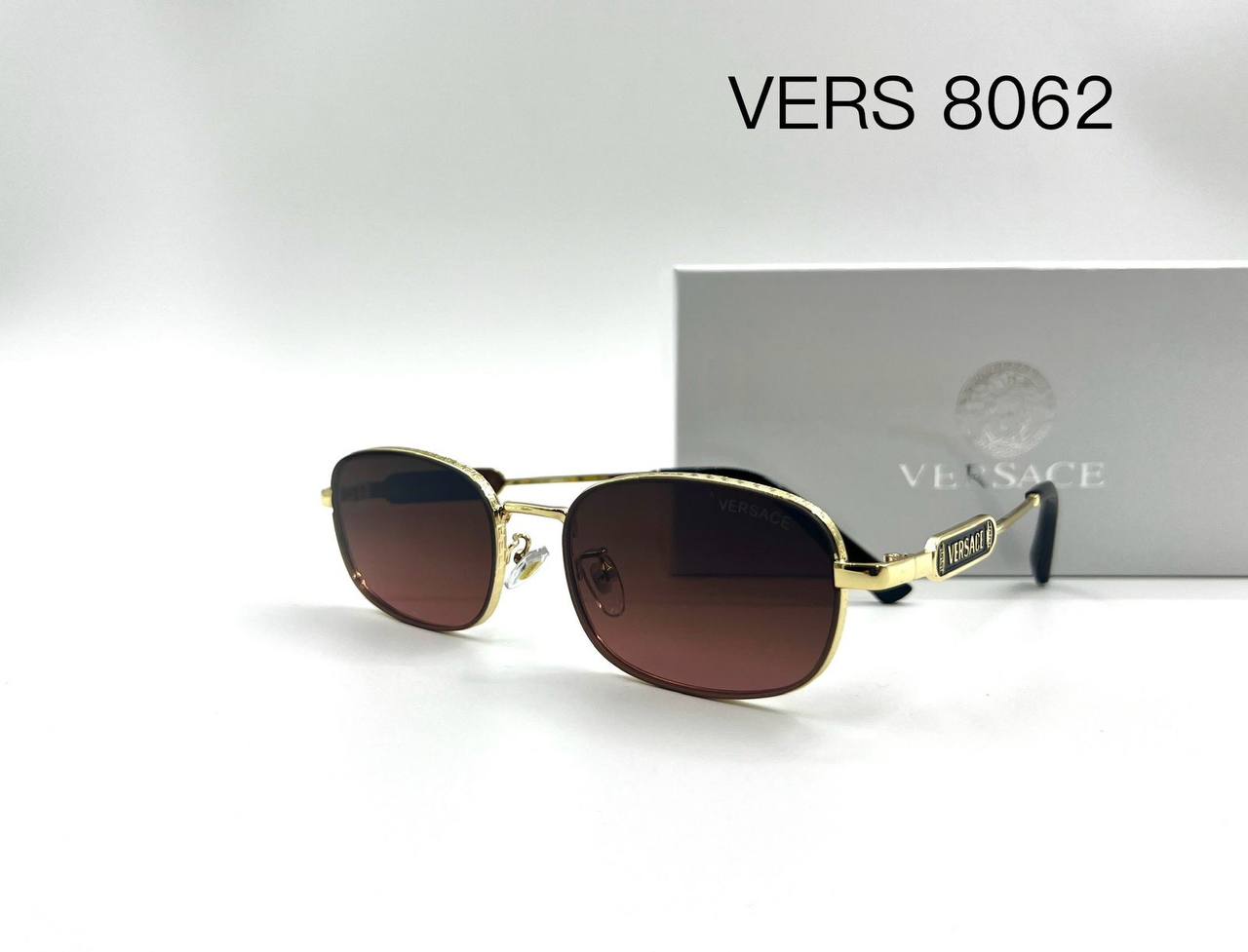 VERSACE💥*
Sunglasses 🕶️
good quality 💯
With master box 🗃️
50 dhs✅
Zain273
♥️♥️♥️