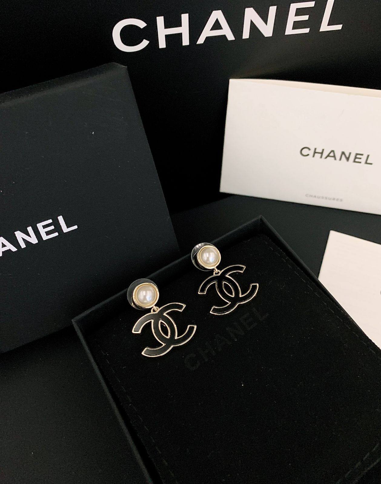 CHANEL
55 dhs❣️
_With_
*Box* 📦✅
🎁🎁🎁
Zain89
♥️♥️♥️