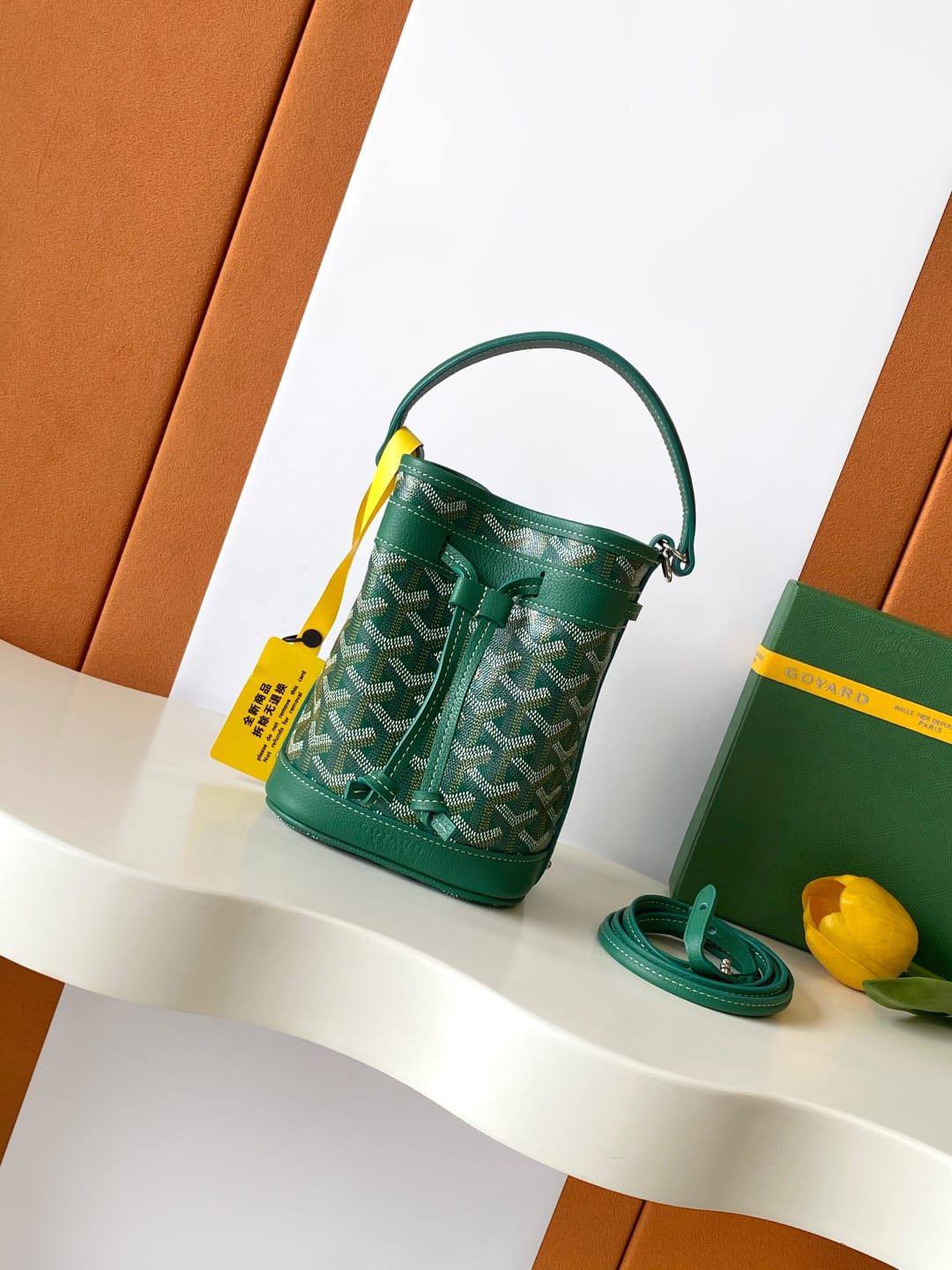 *GOYARD*
*Petit Flot Mini Bucket Bag✅*
*Size 12 cm*
For Price 👇 WTSP Text Zain 0568585901
Zain274
♥️♥️♥️