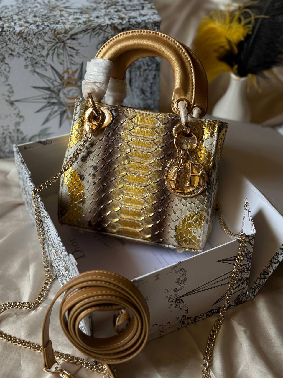 DIOR
17cm
470 dhs🪙🌨️
Top quality
With box🎁
Zain167
♥️♥️♥️