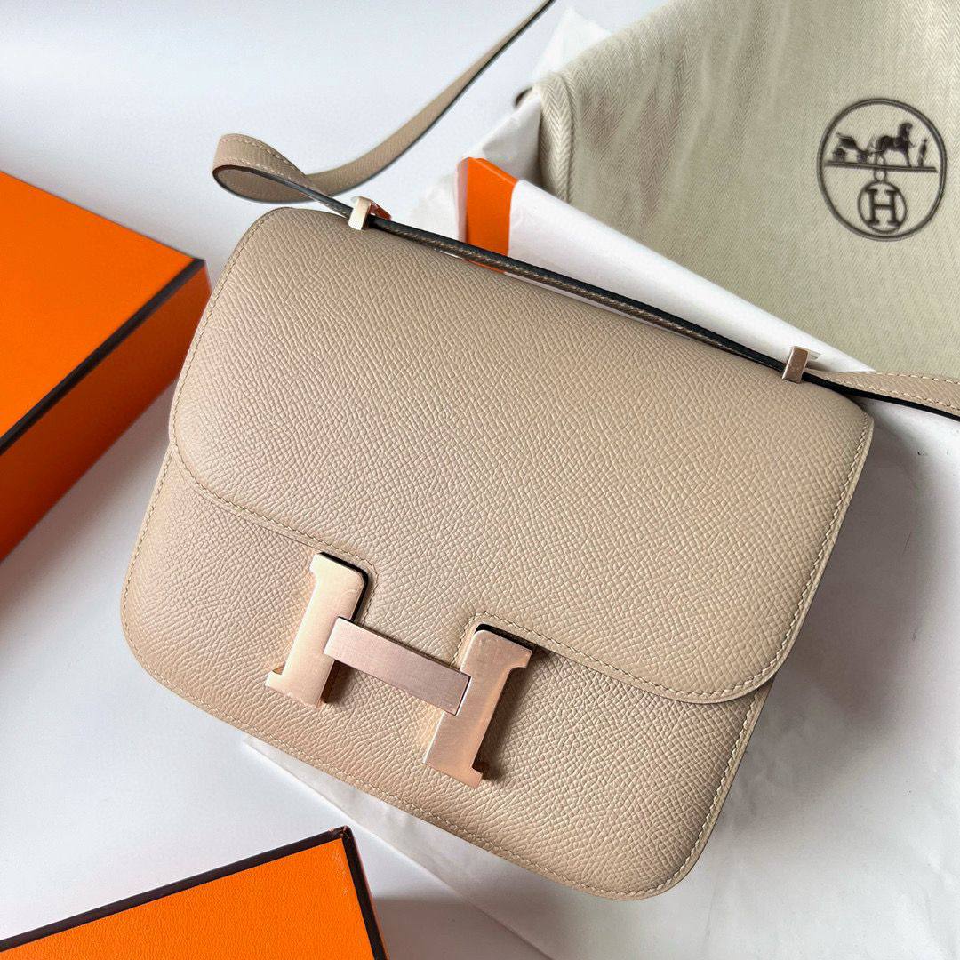 Hermes
Best quality
with box’s
🎁🎁🎁
100 dhs✅
size 23 Cm
Zain290
♥️♥️♥️