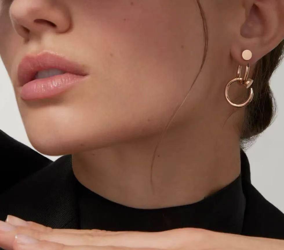 Cartier❤️🔥*
Earring 🐦🔥
Master quality 💯
With normal boxes 🗃️
55 dhs✅
With master box 📦
90 dhs✅
Zain216
♥️♥️♥️