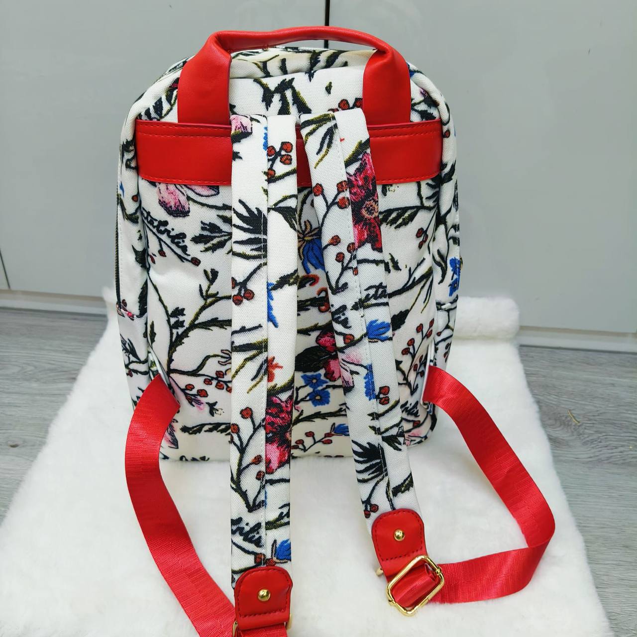 DIOR BACKPACK
GOOD QUALITY
55 dhs✅
Zain40
♥️♥️♥️