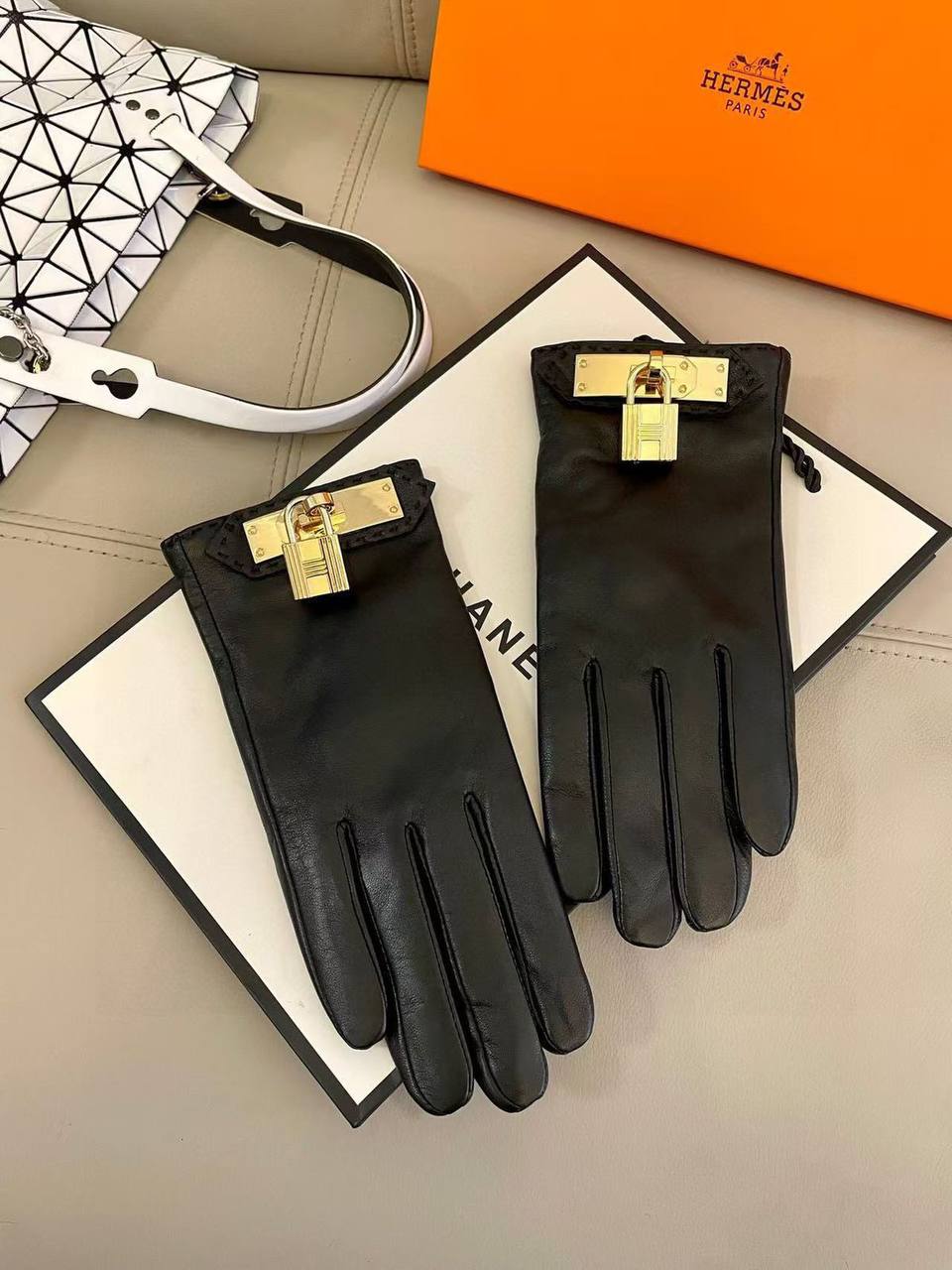 Glove
Available new collection 😍😍😍 
250 dhs🪙
Zain262
♥️♥️♥️