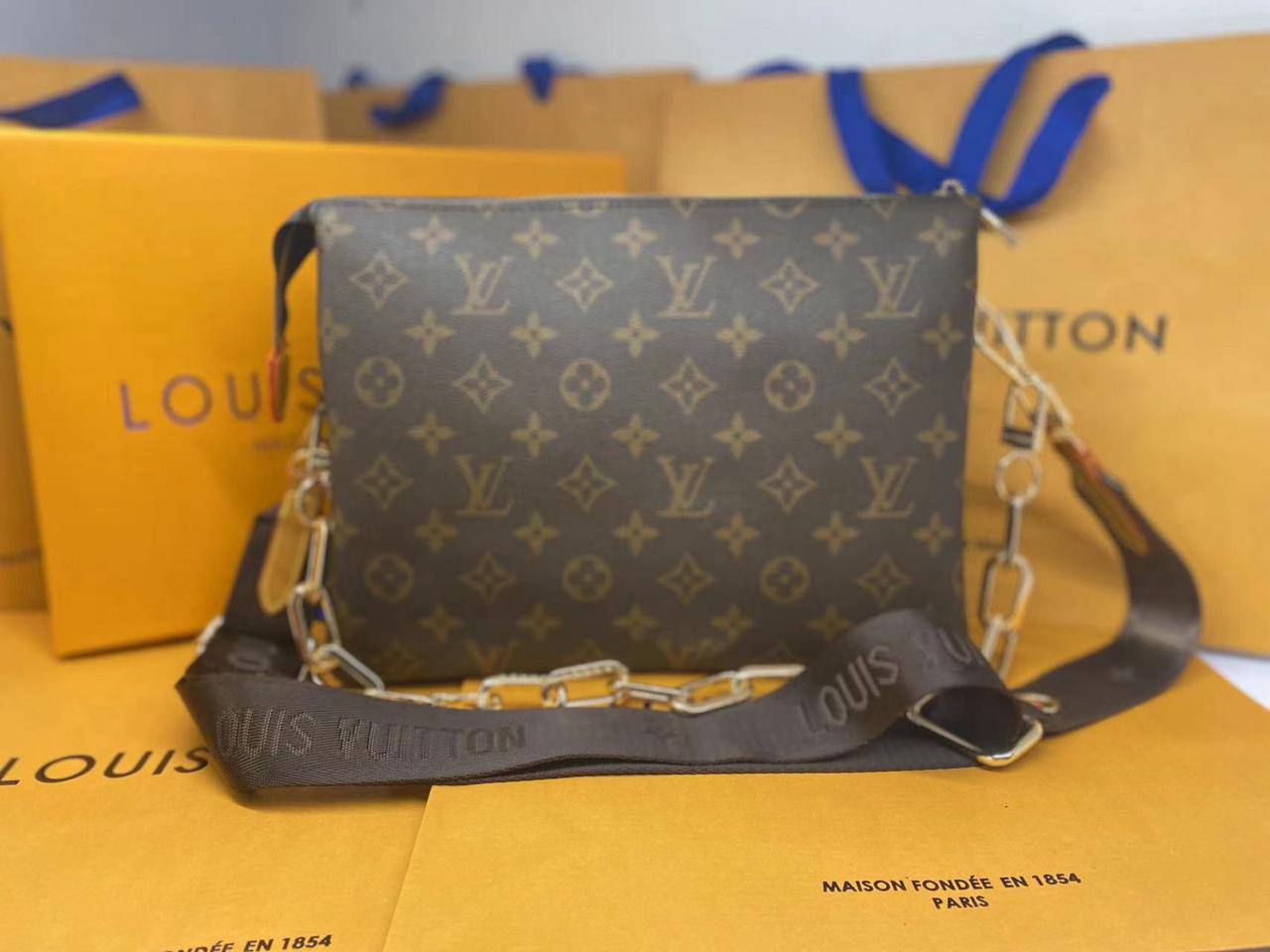 LV
Best quality
with box’s
🎁🎁🎁
110 dhs🪙🖤
size 26cm
Zain158
♥️♥️♥️