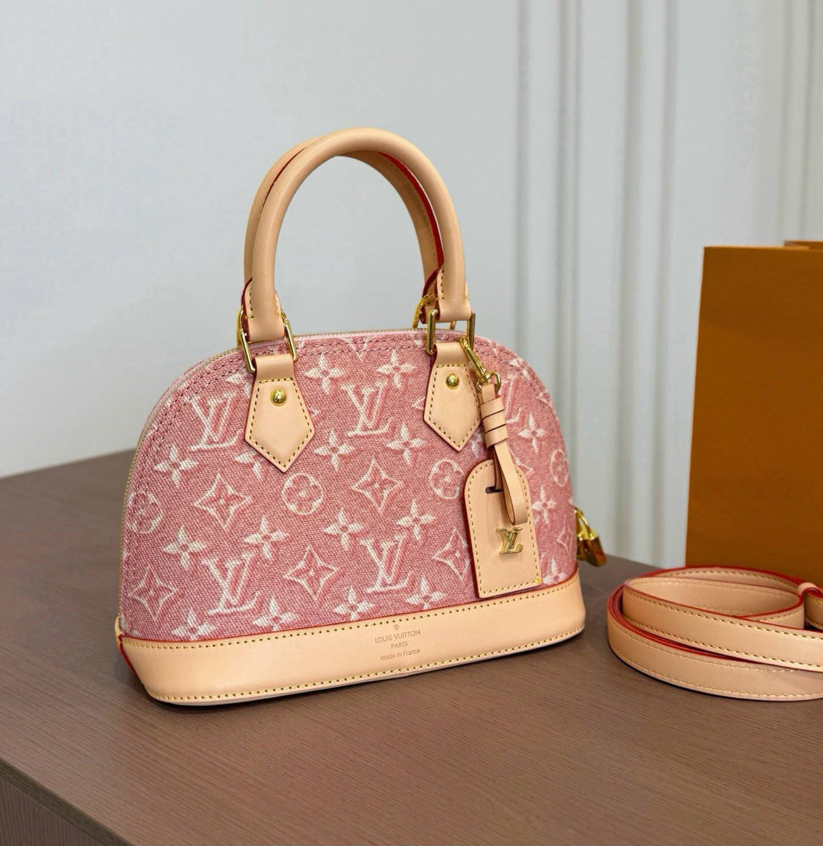 LOUIS VUITTON
ALMA NEW
DESIGN MASTER QUALITY
WITH BOX
265 dhs🇦🇪🇦🇪
SIZE: 24 cm
Zain39
♥️♥️♥️
