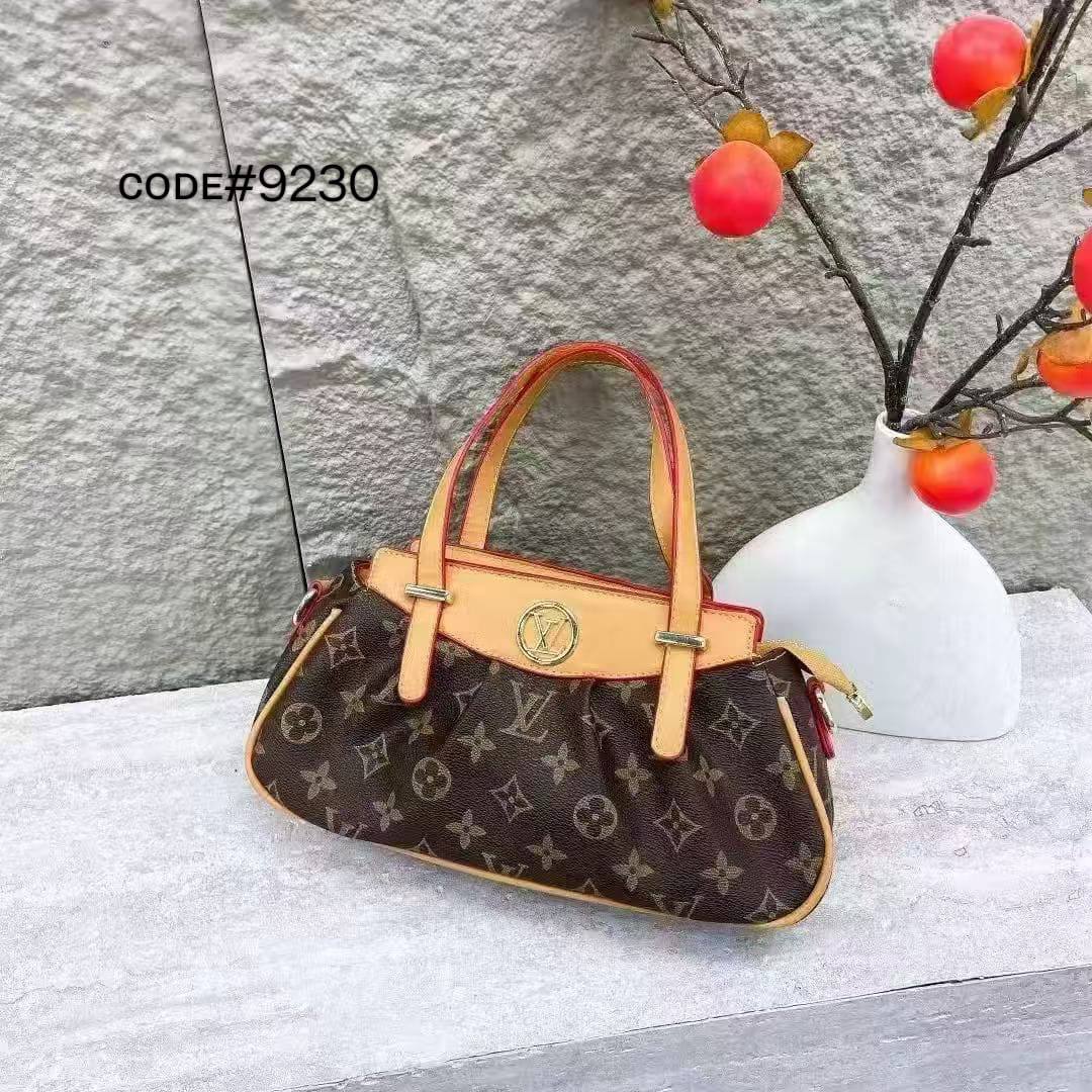 LV
ᴄʟᴀssɪᴄ ᴛɪᴠᴏʟɪ ʜᴀɴᴅʙᴀɢ
ᴡɪᴛʜ ʟᴏɴɢ ʙᴇʟᴛ sᴛʀᴀᴘ
sɪᴢᴇ : 27 cm
65 dhs🪙💕
Zain31
♥️♥️♥️