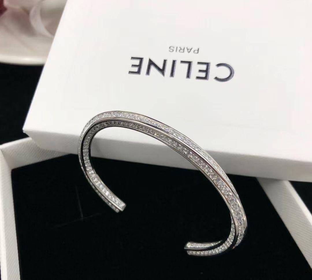 CELINE
Bangle’s
85 dhs🪙🌨️
Zain263
♥️♥️♥️