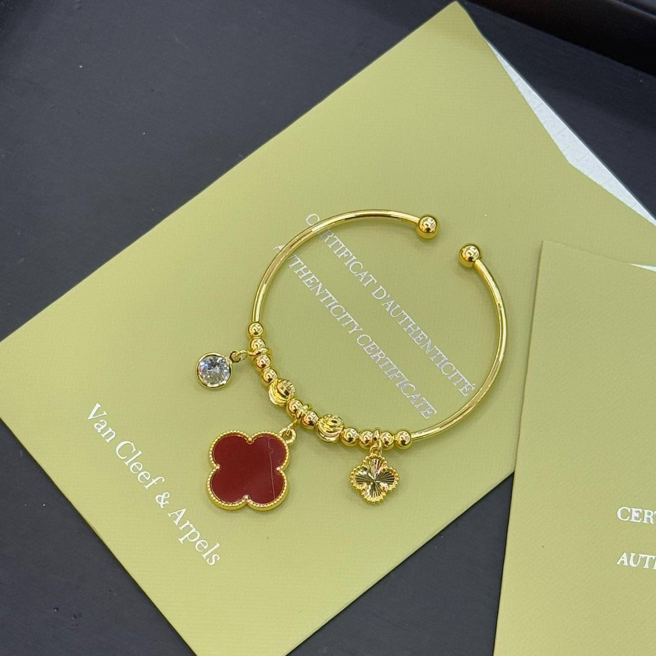 VCA bangle
Fashion Quality
30 dhs🪙
normal box
Zain48
💕💕💕