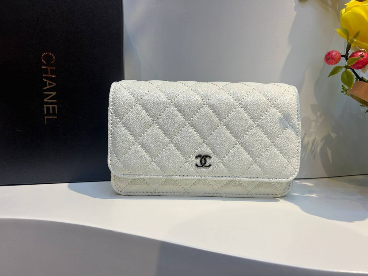 CHANEL
19*5*12cm 📦
90 dhs🪙💚
Zain44
♥️♥️♥️