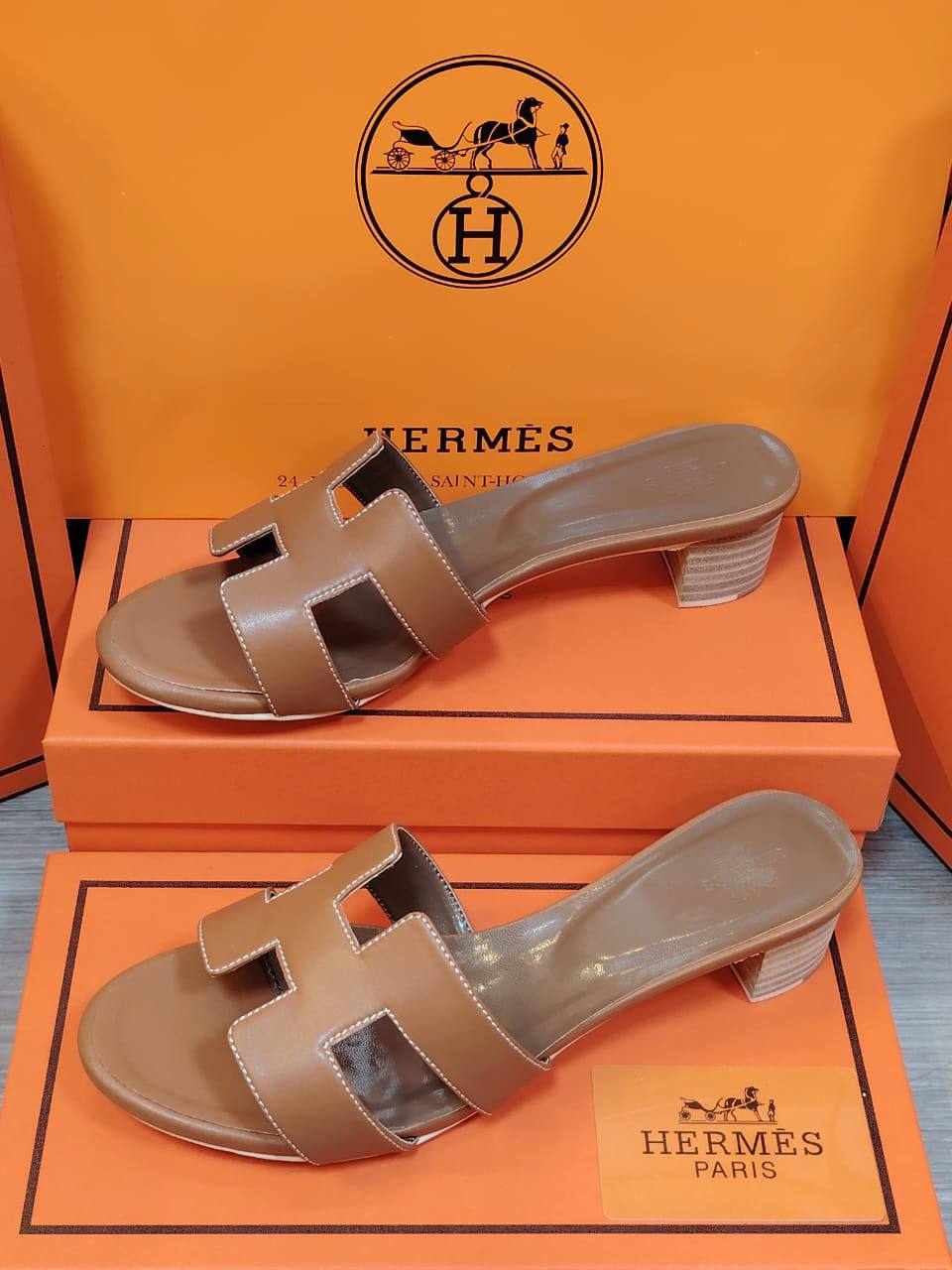 Hermes Heel
New Arrived,
Size 36 To 41
100 dhs🪙🖤
Zain120
♥️♥️♥️