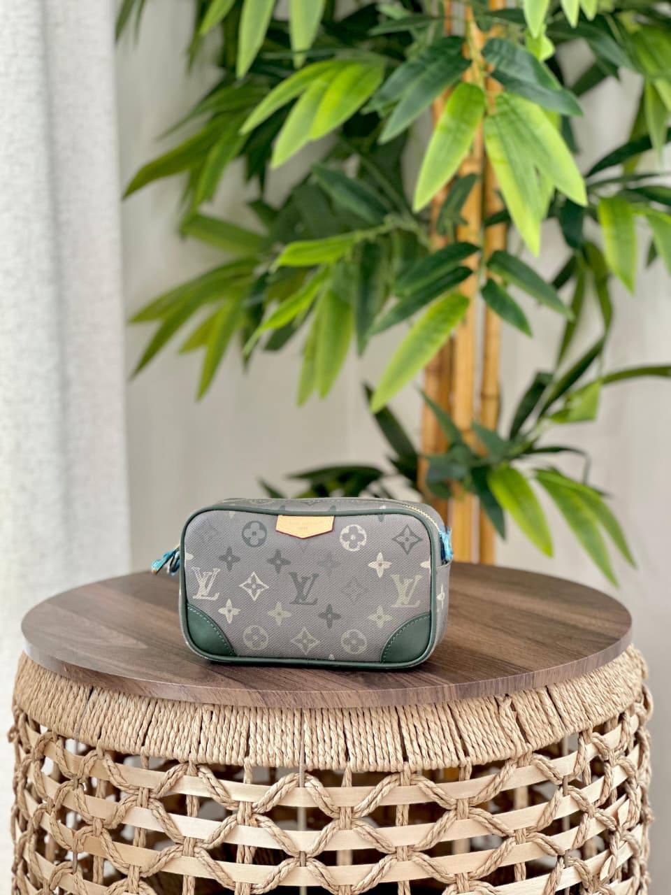 NEW COLLECTION
LV
*❗️CROSSBODY ❗*
*SUPER MASTER QUALITY ❗*
750 dhs✅✅
*WITH PAPERBAG❗*
Zain267
♥️♥️♥️