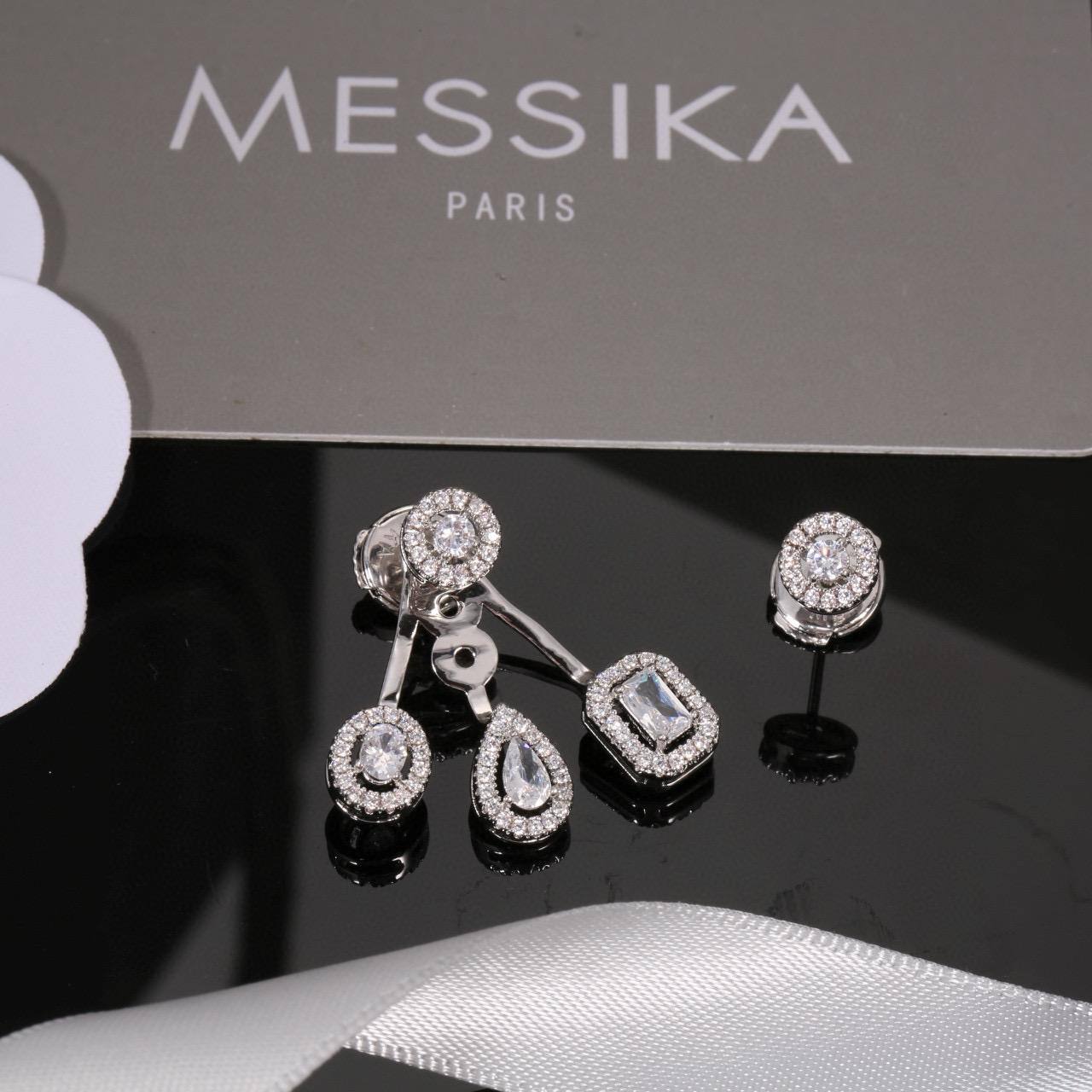 Messika Set_ 💫✨
*NECKLACE*📿
*Earrings* 💎
140 dhs🌺
_WITH_
*Normal BOX And Paper BAG 🎁🛍️
*MASTER QUALITY*
Zain89
♥️♥️♥️