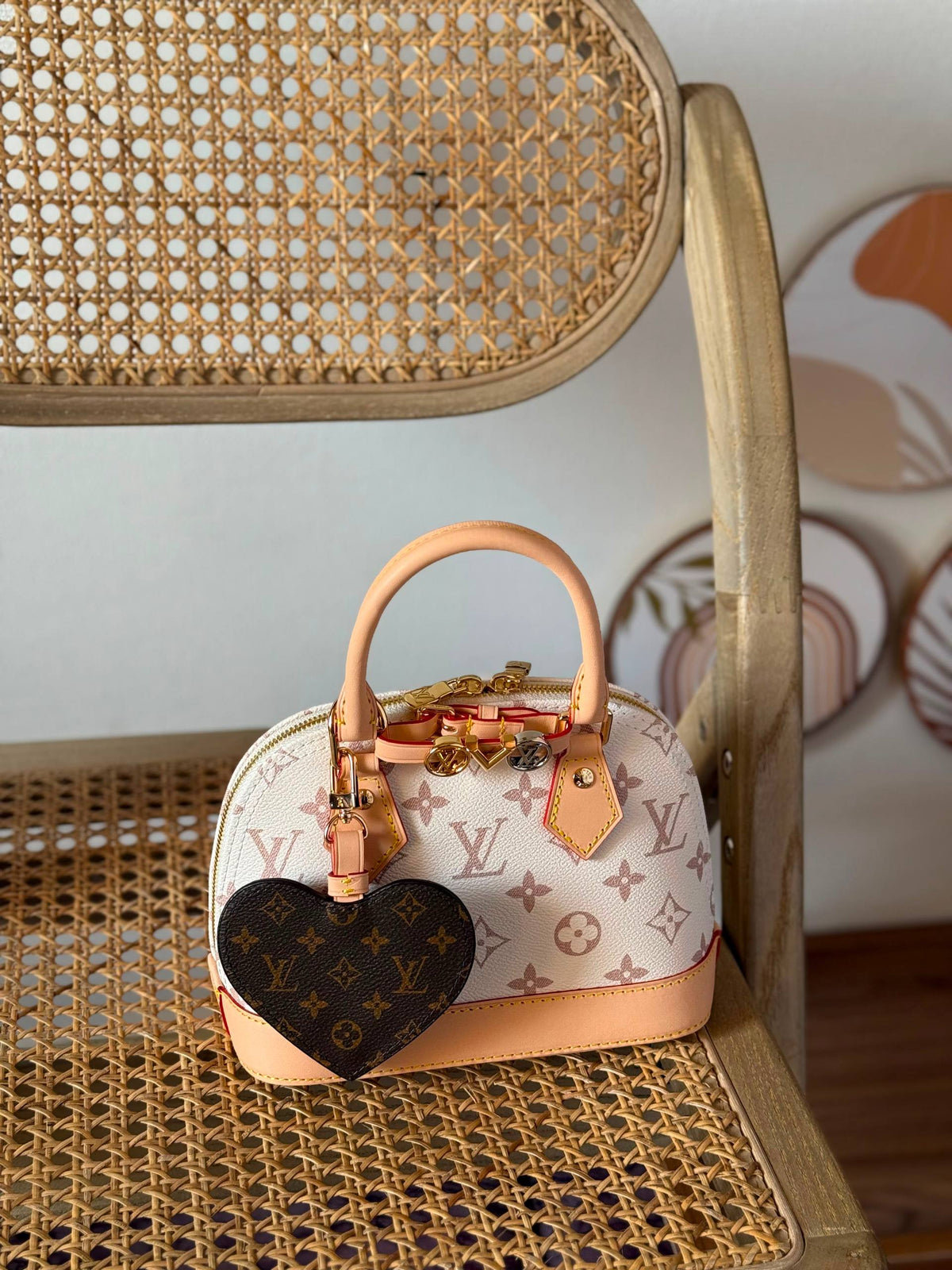 LV
20cm
350 dhs🇦🇪🇦🇪
MASTER QUALITY
With box🎁
Zain167
♥️♥️♥️