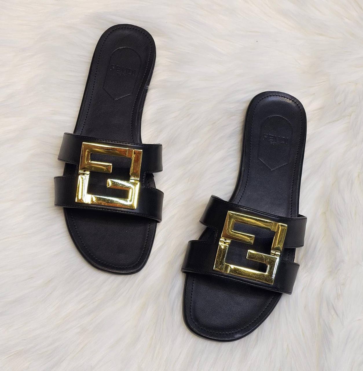 FENDI
☘️ *SIZE 36 to 41 ☘️
180 dhs✅
Zain224
♥️♥️♥️